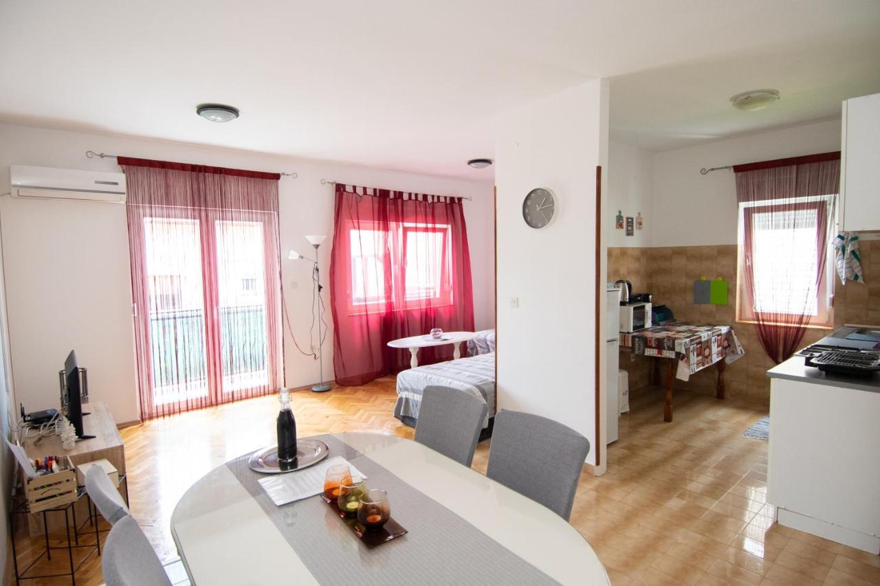 Apartmani Ivana Kaštela Zewnętrze zdjęcie